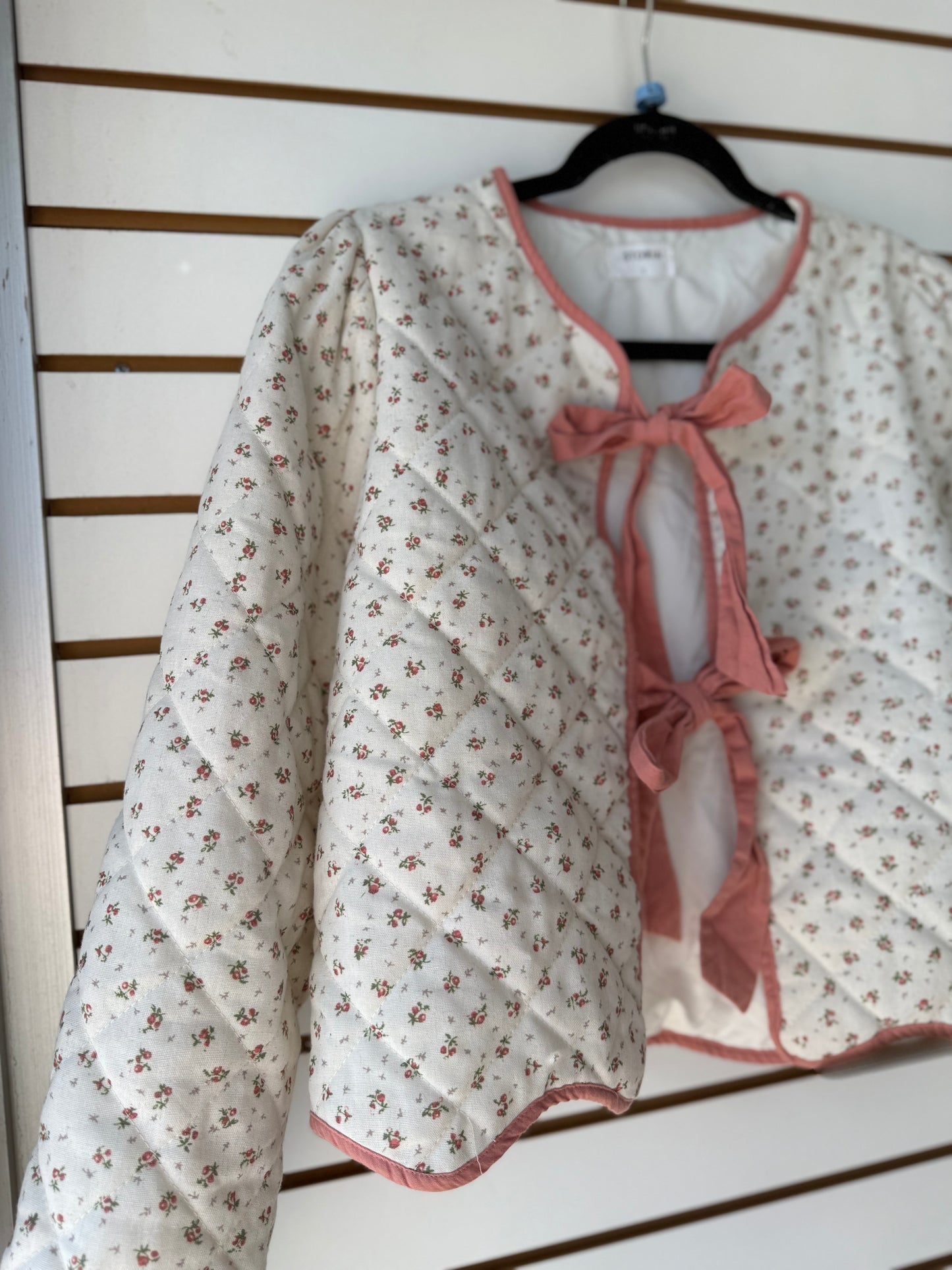 Storia pink and cream floral quilted tie jacket size large