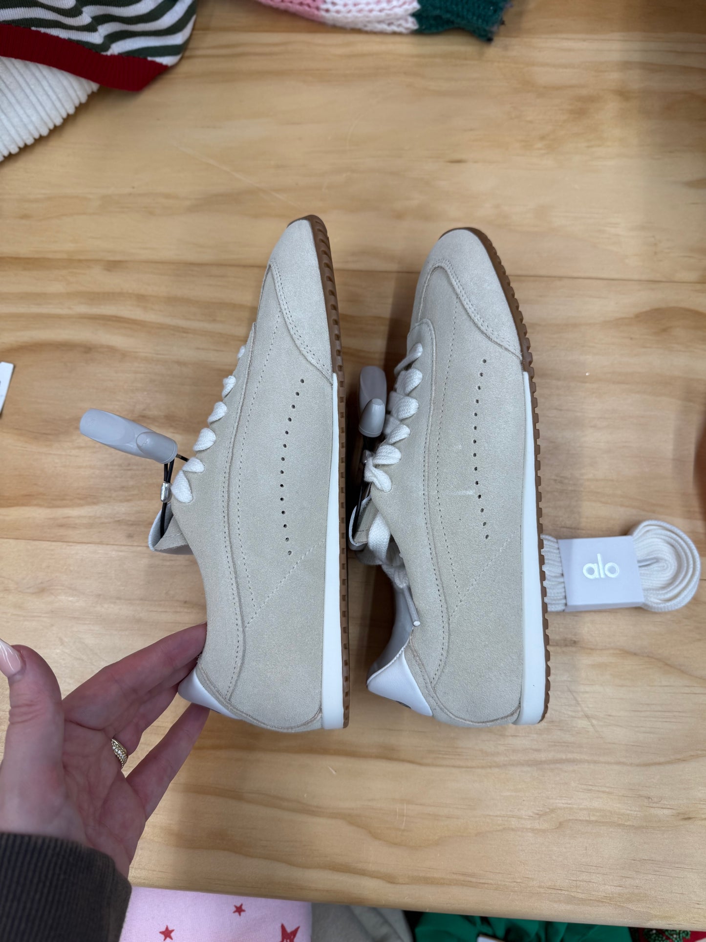 Alo Yoga Sunset sneaker in Sandatone, sz women’s 7 like-new