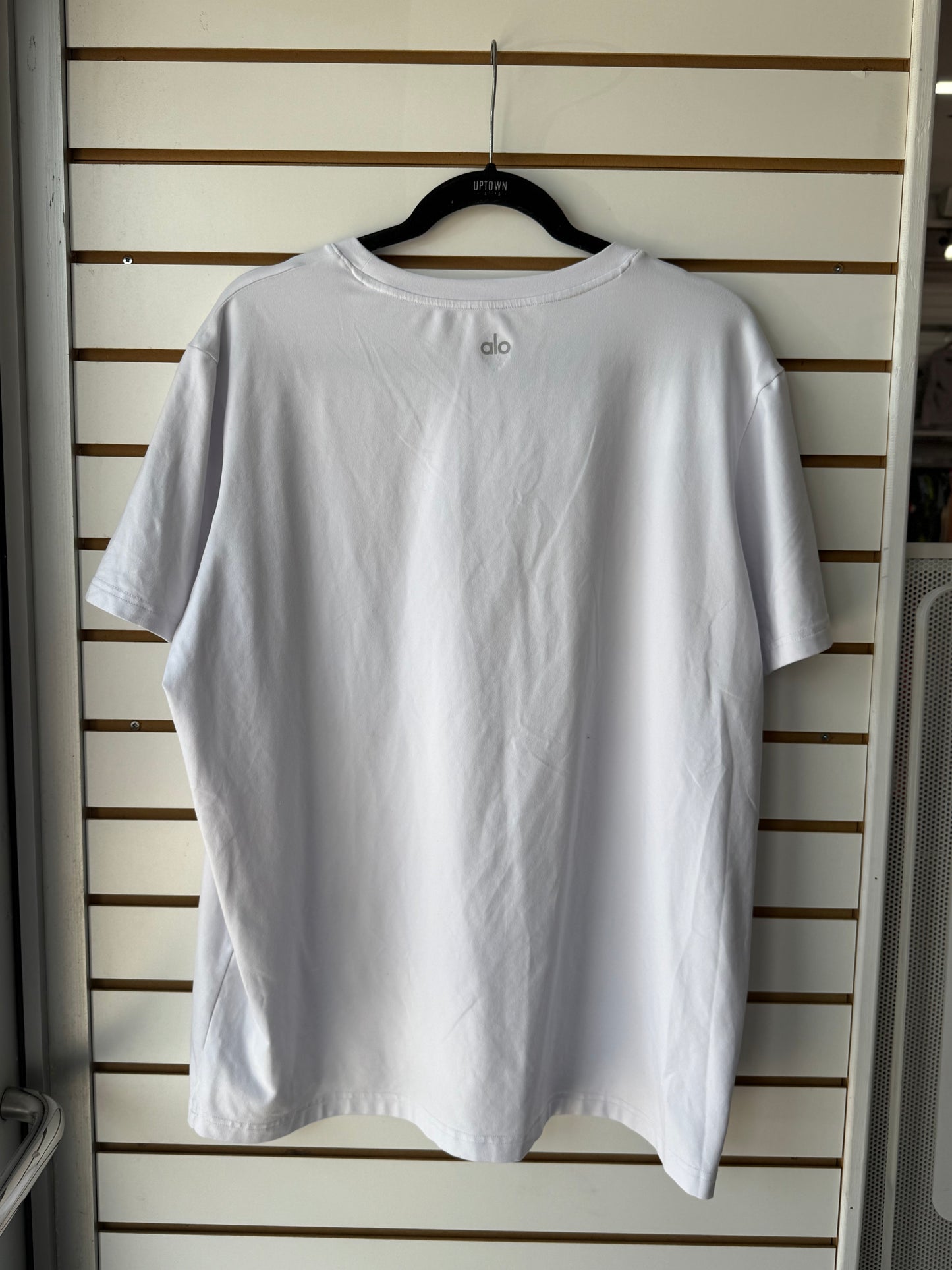 ALO Yoga men’s white tee size extra large