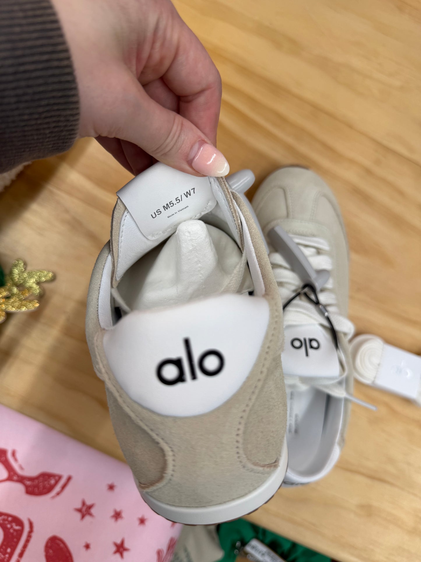 Alo Yoga Sunset sneaker in Sandatone, sz women’s 7 like-new