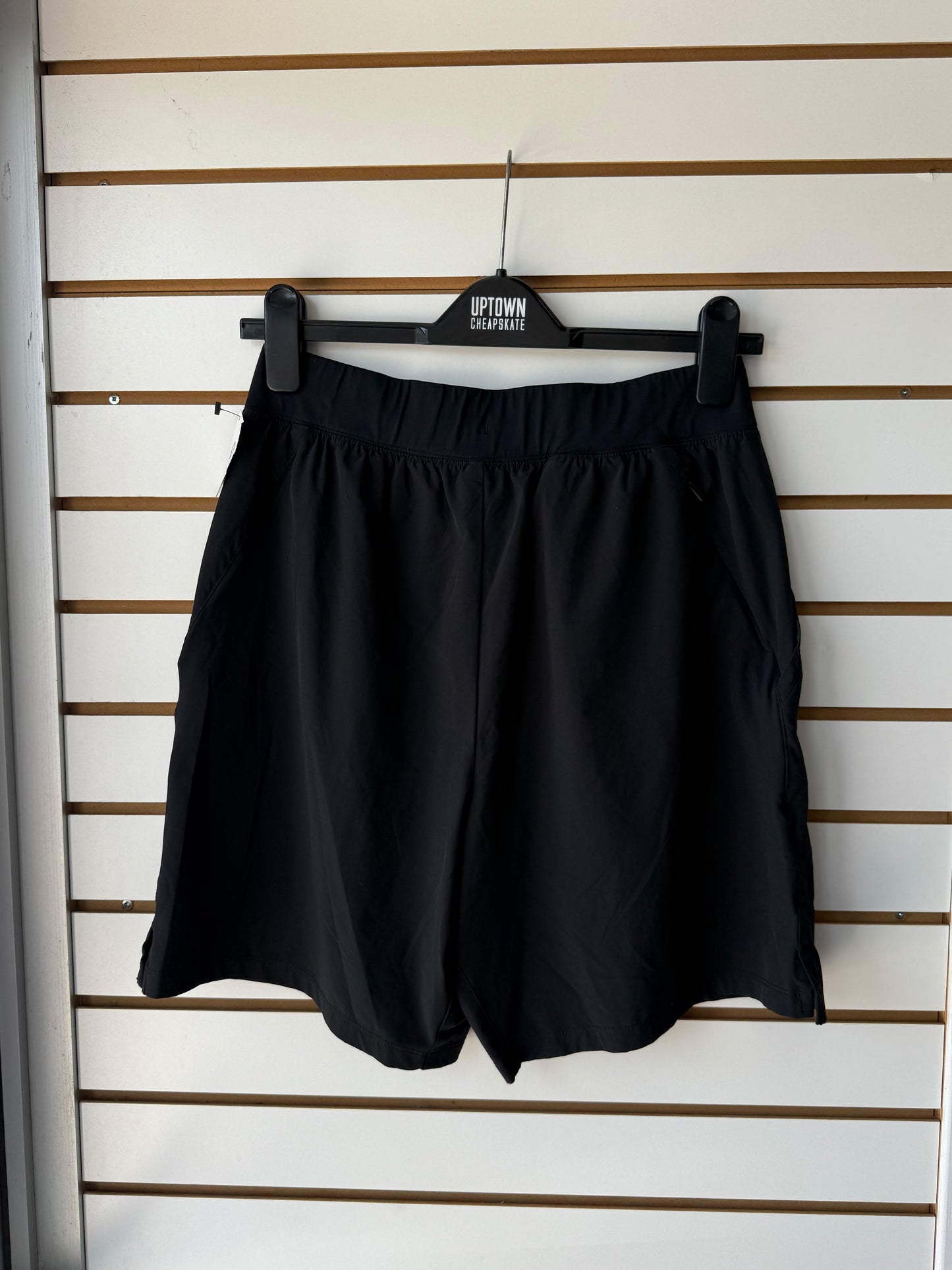 Men’s ALO Yoga black shorts size medium