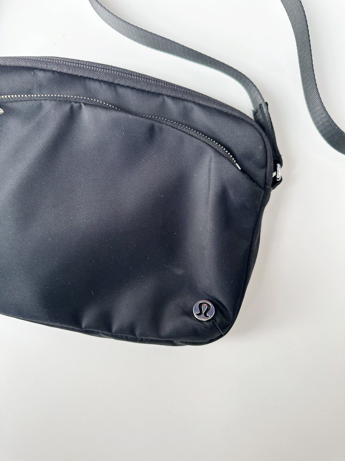 Lululemon city adventurer crossbody bag (black)