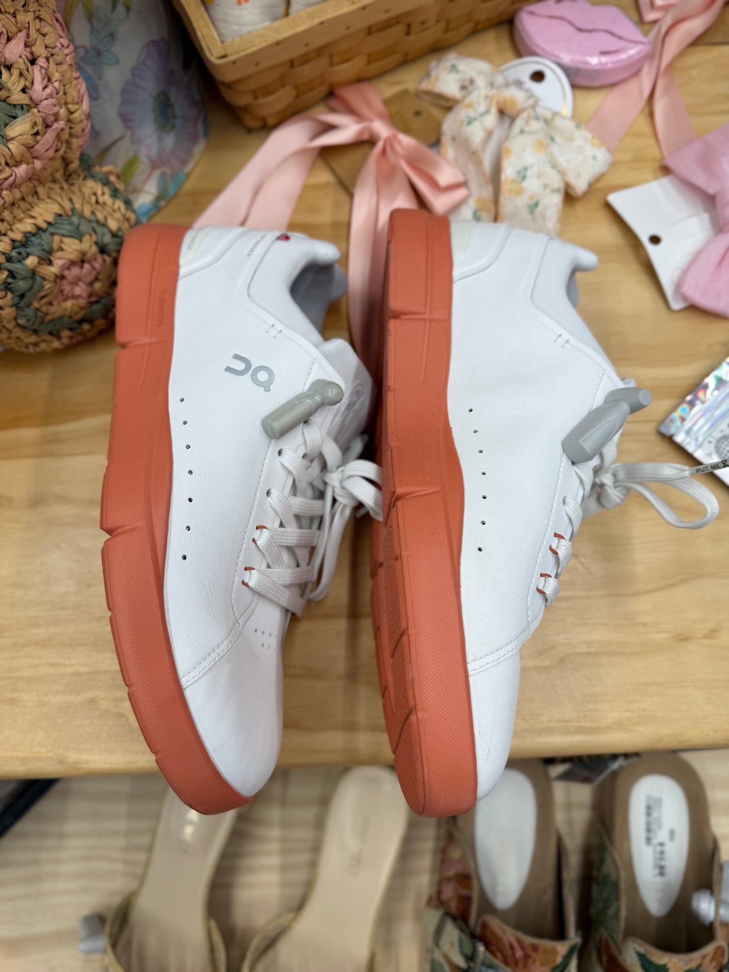 On Cloud men’s the Roger sneakers sz 10.5