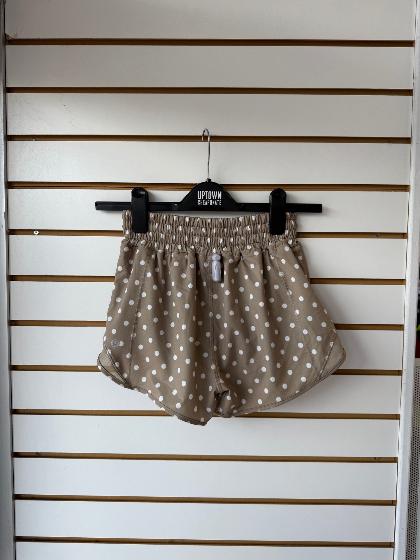 Lululemon polka dot hotty hot shorts size 2