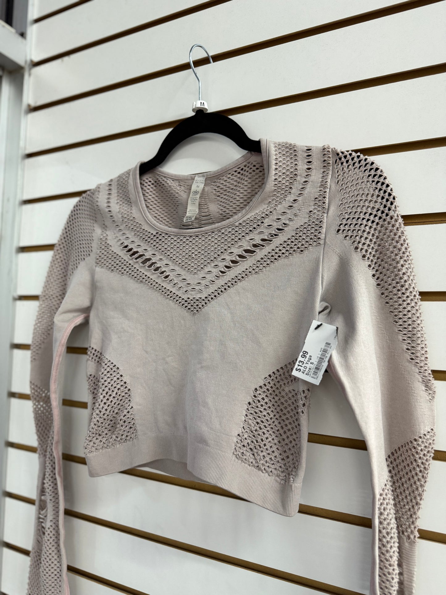 ALO Yoga siren long sleeve top size small (small spot on sleeve)
