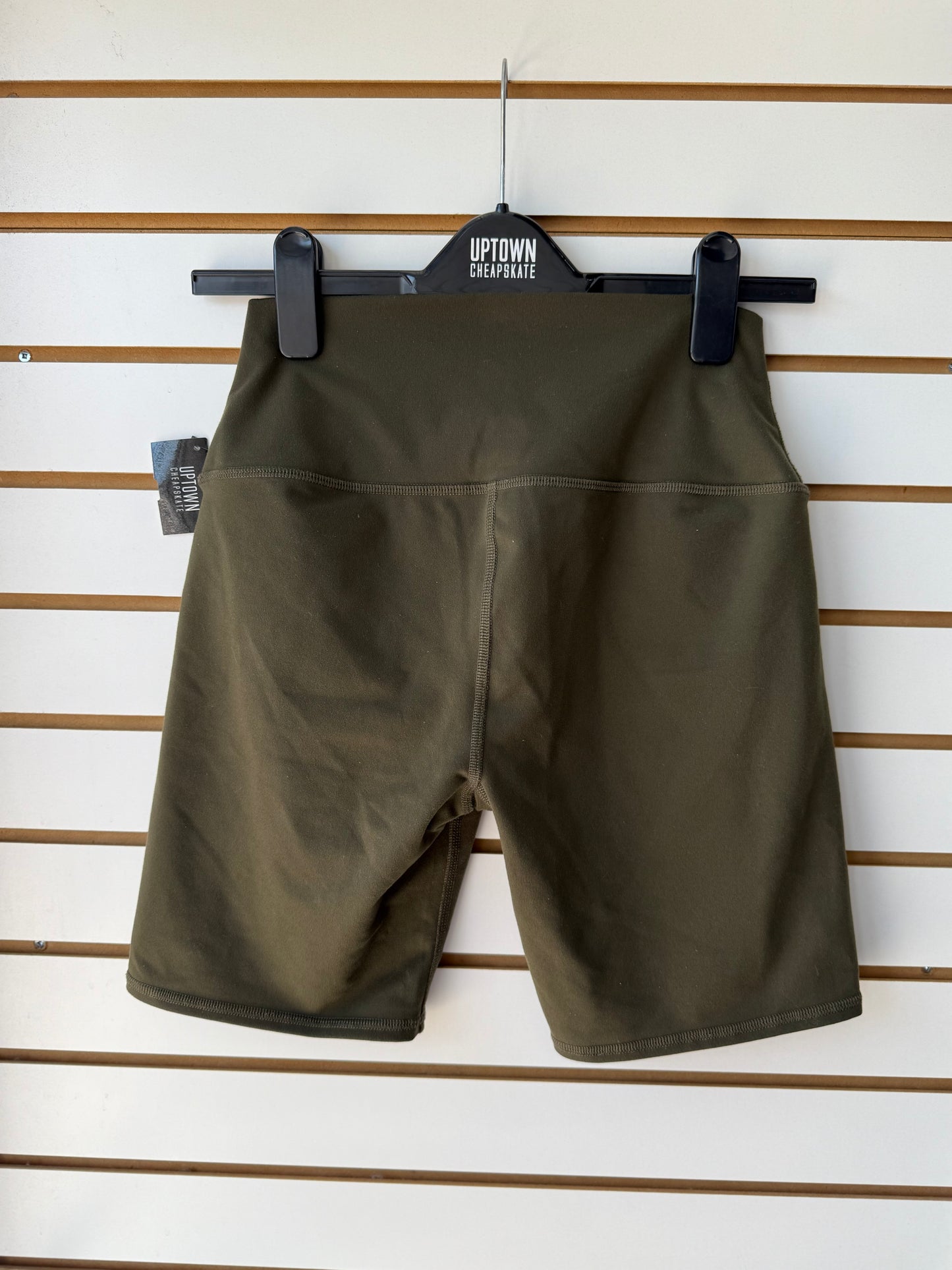 ALO Yoga green biker shorts size medium