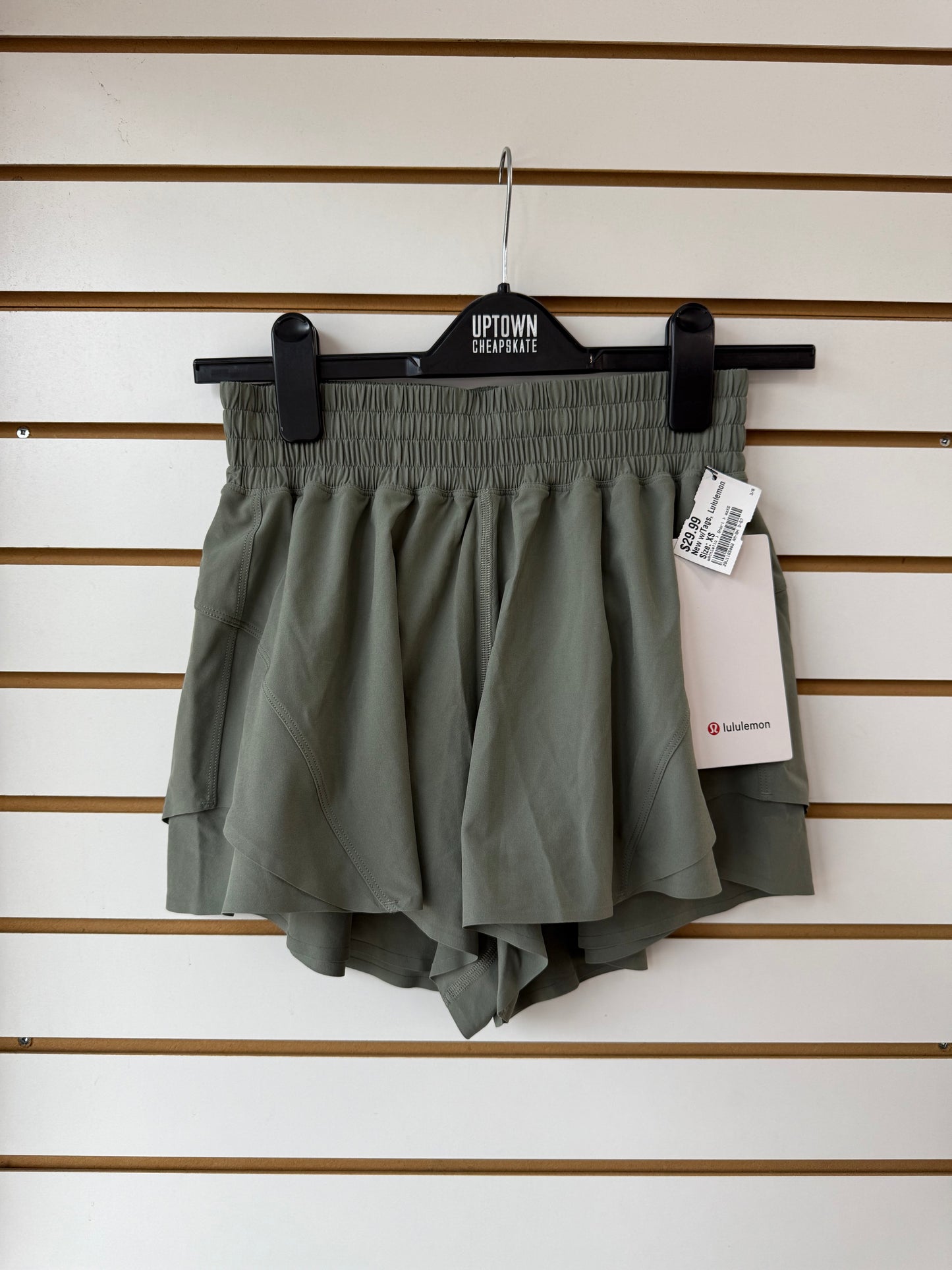NWT Lululemon shake it out high rise run short size XS