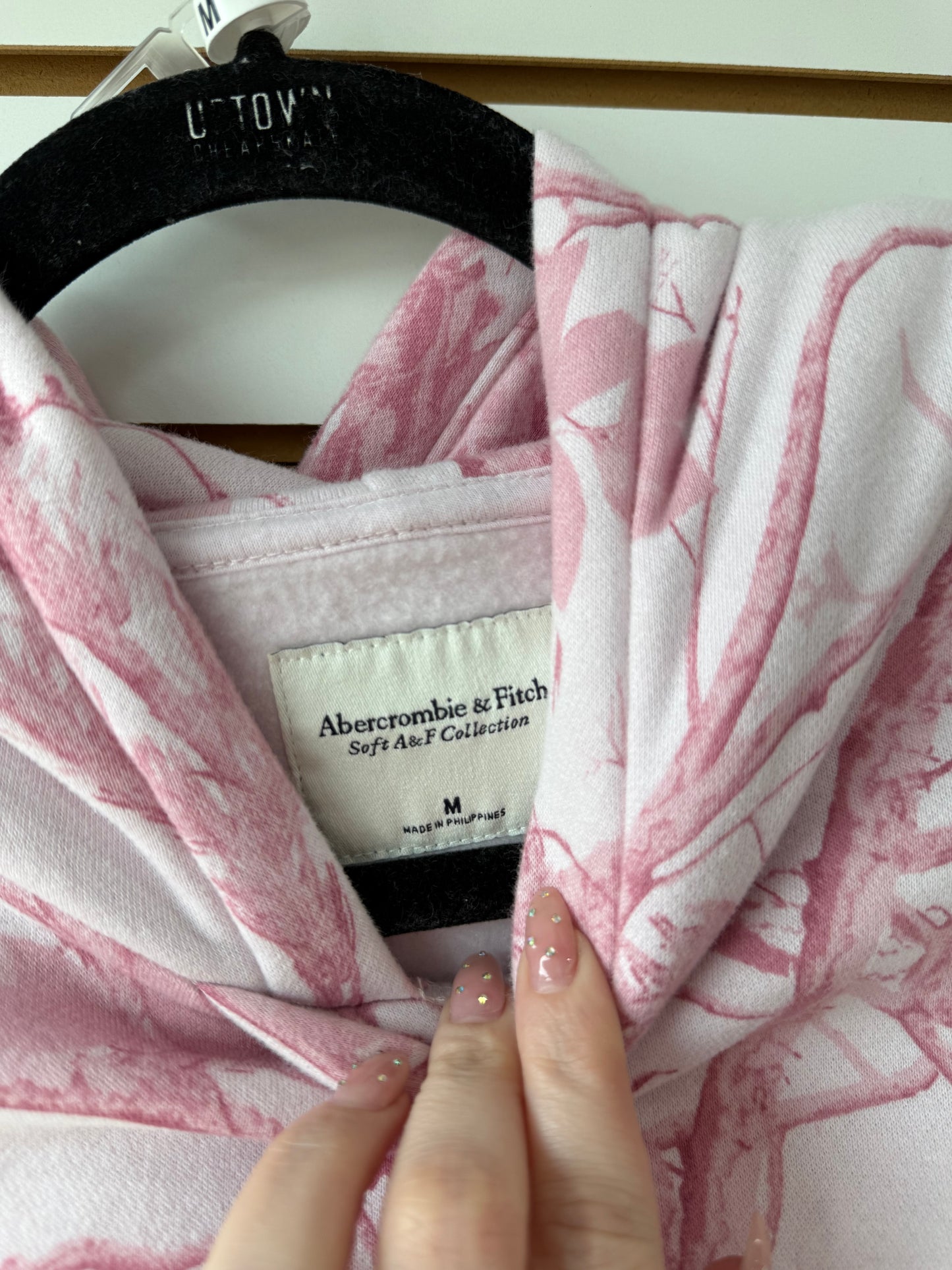NWT Abercrombie & Fitch pink camo hoodie size medium