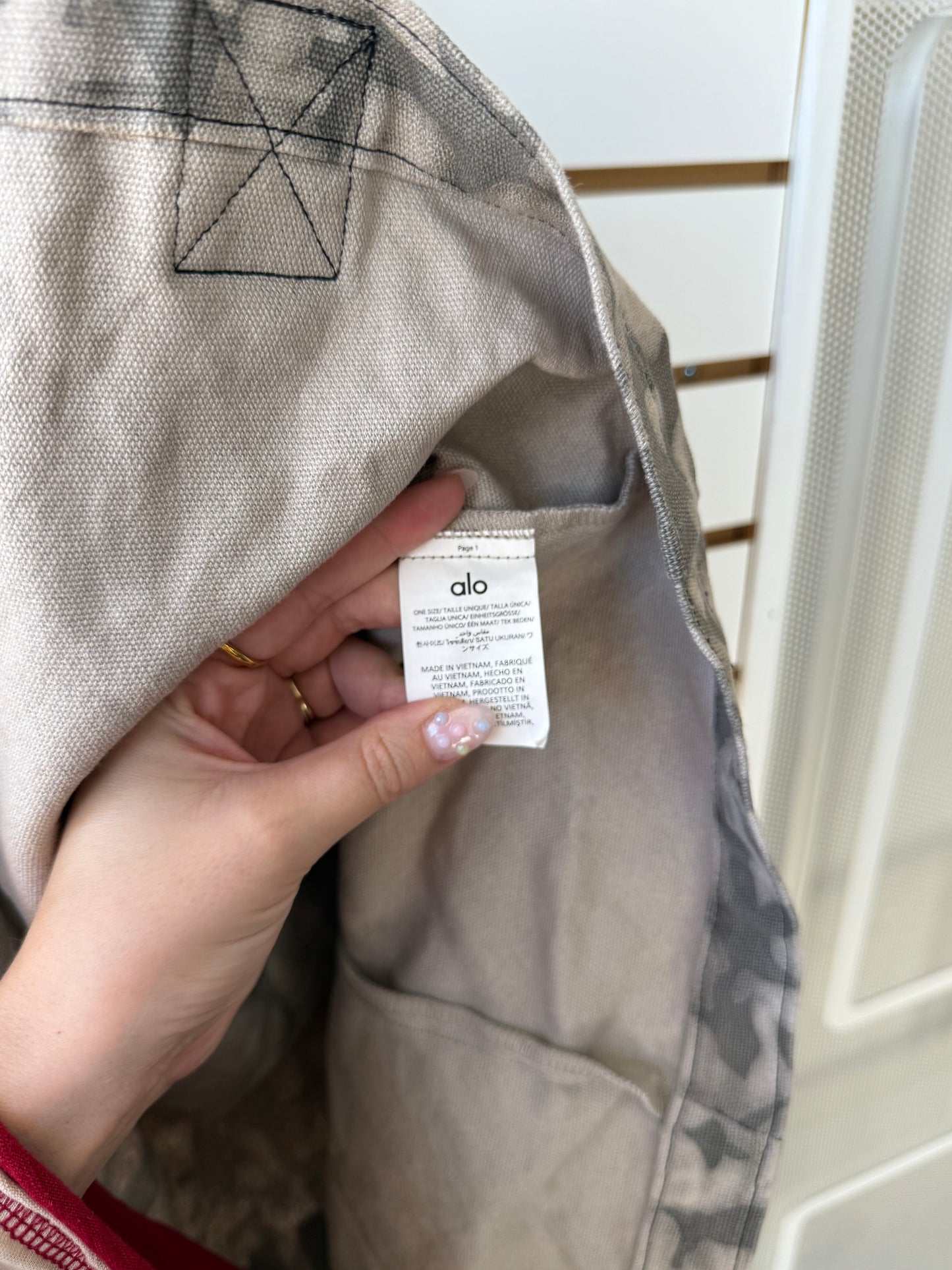 ALO Yoga gray totebag