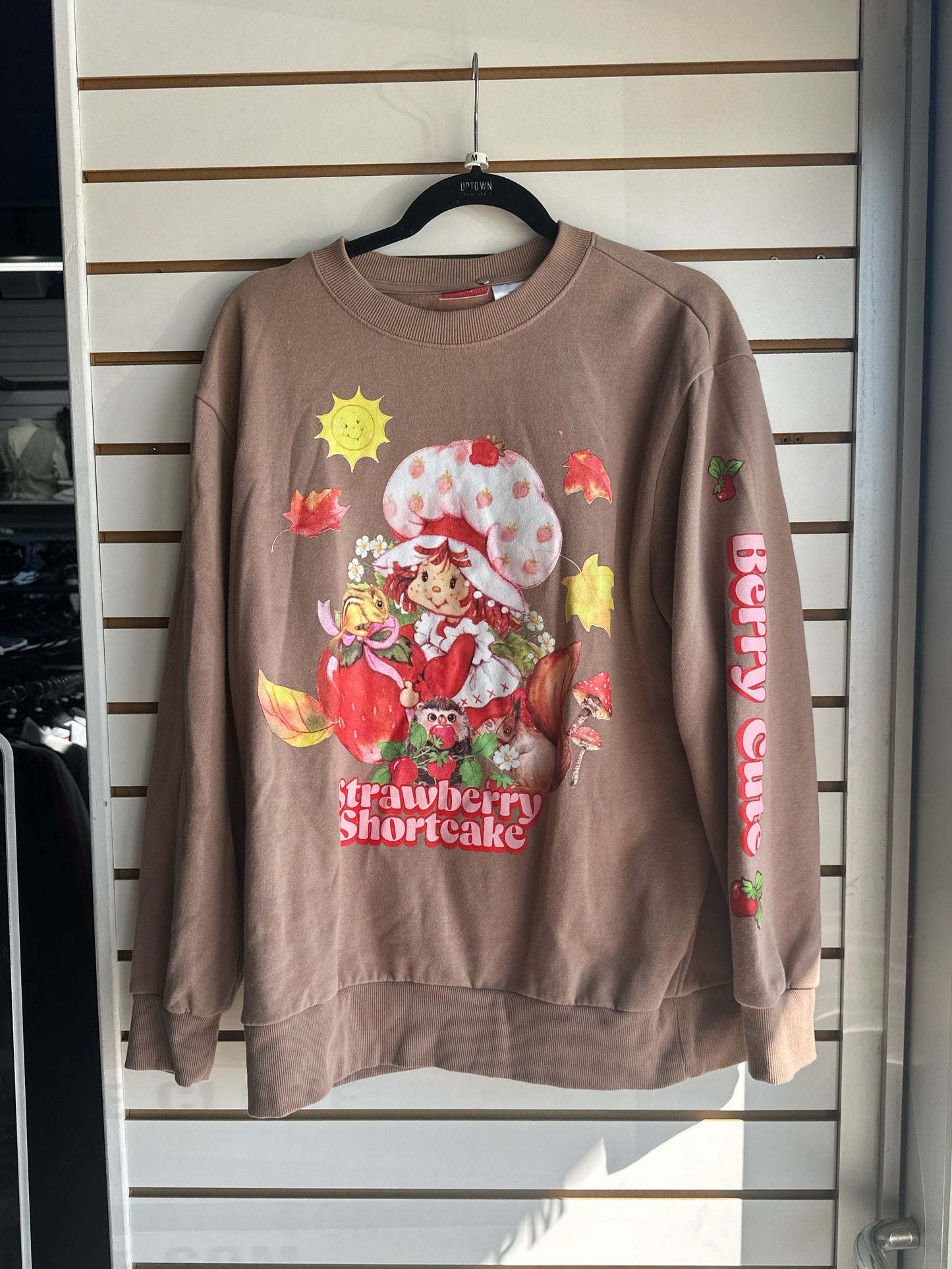 Strawberry Shortcake brown crewneck size med