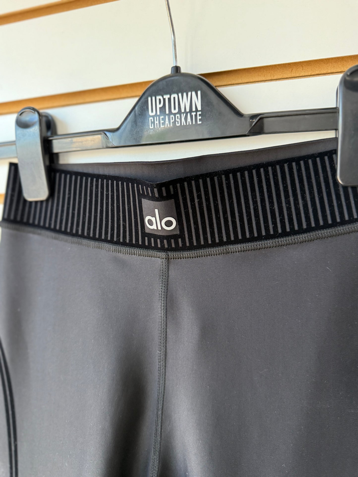 NWT ALO Yoga black airlift high waist 7/8 line up leggings size XS
