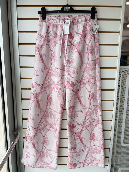 NWT Abercrombie & Fitch pink camo sweatpants size small