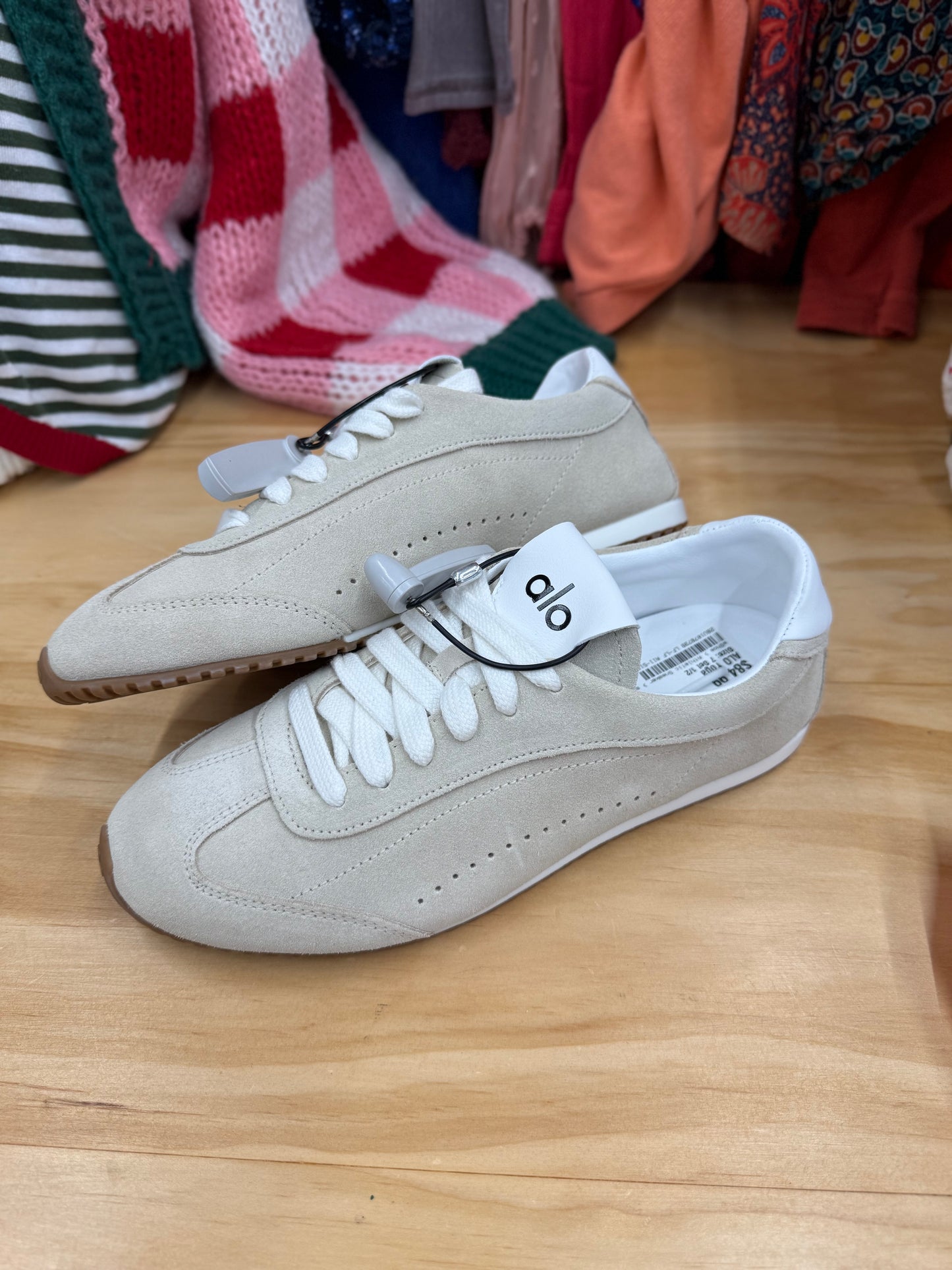 Alo Yoga Sunset sneaker in Sandatone, sz women’s 7 like-new