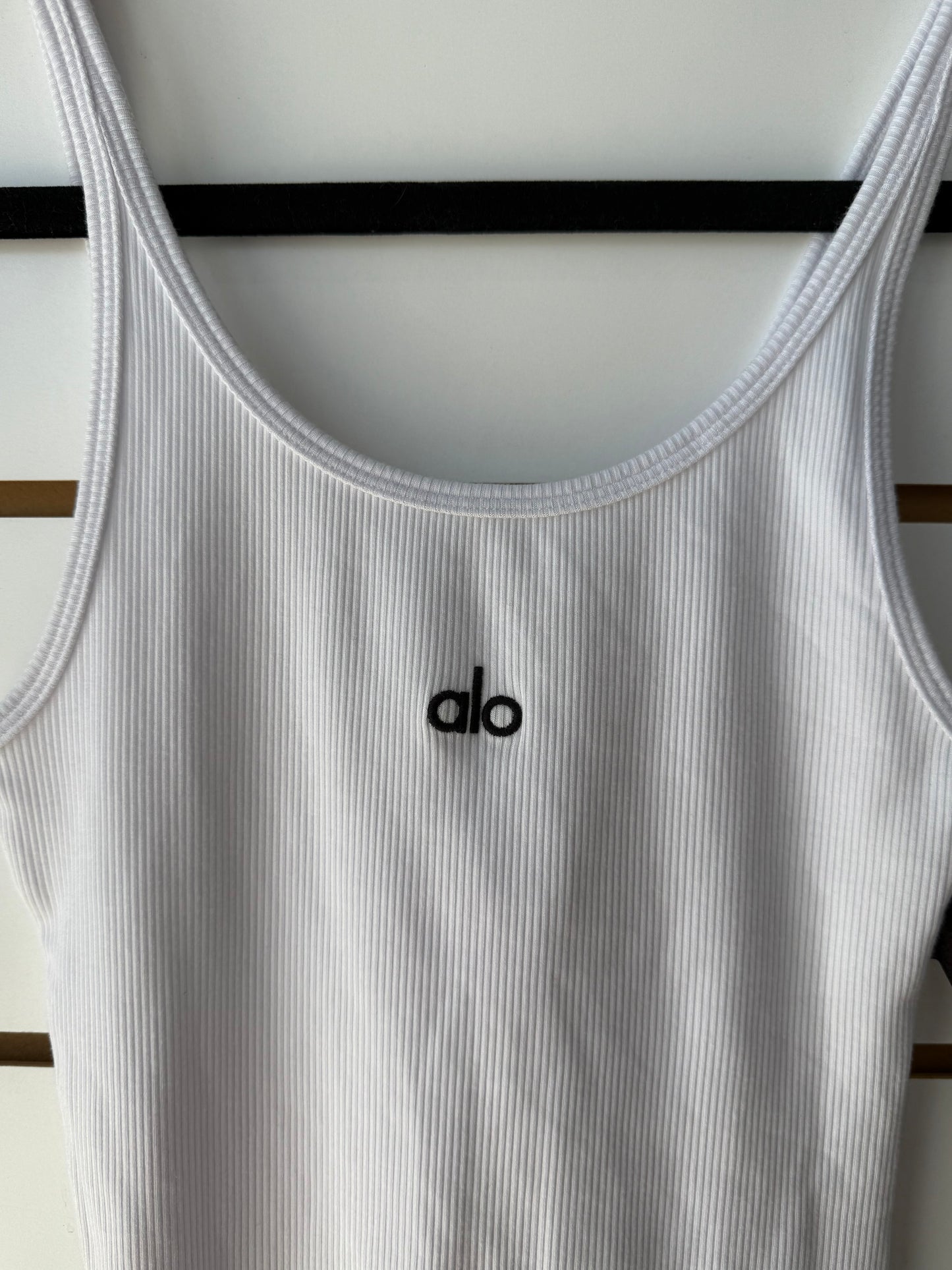 ALO Yoga white ribbed tank size XXS