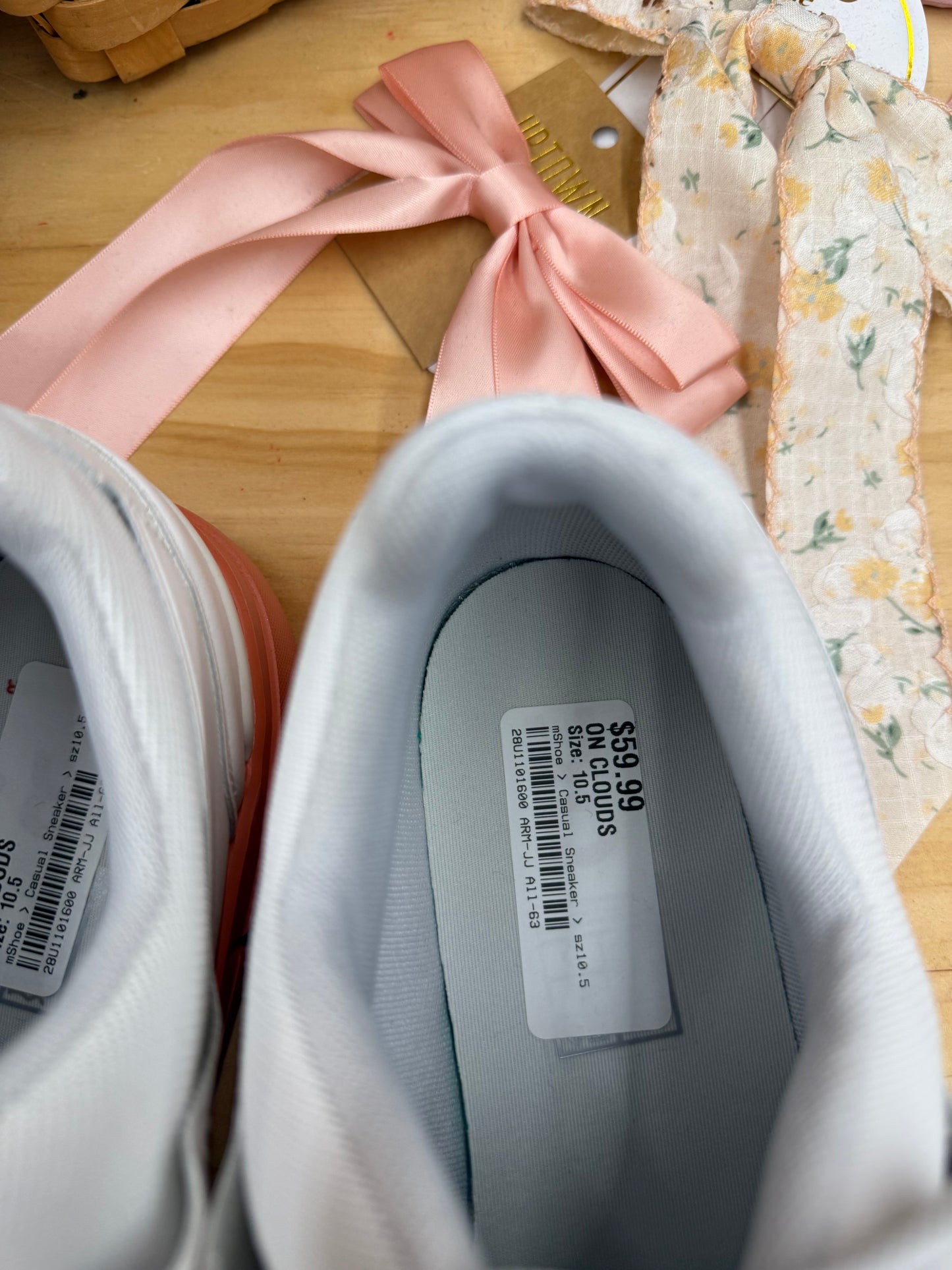 On Cloud men’s the Roger sneakers sz 10.5