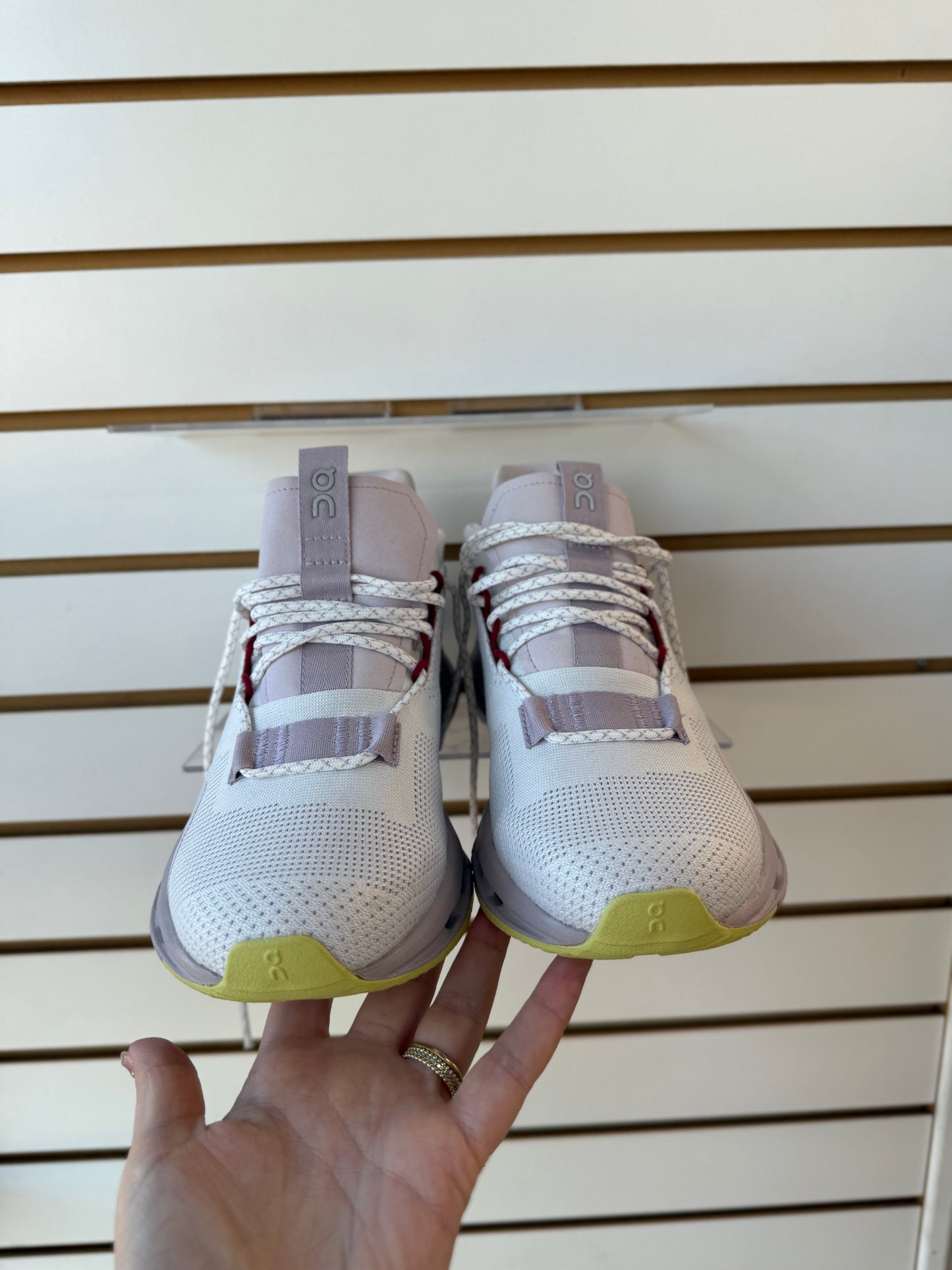 Women’s On Cloud Cloudnova sneakers sz 7.5