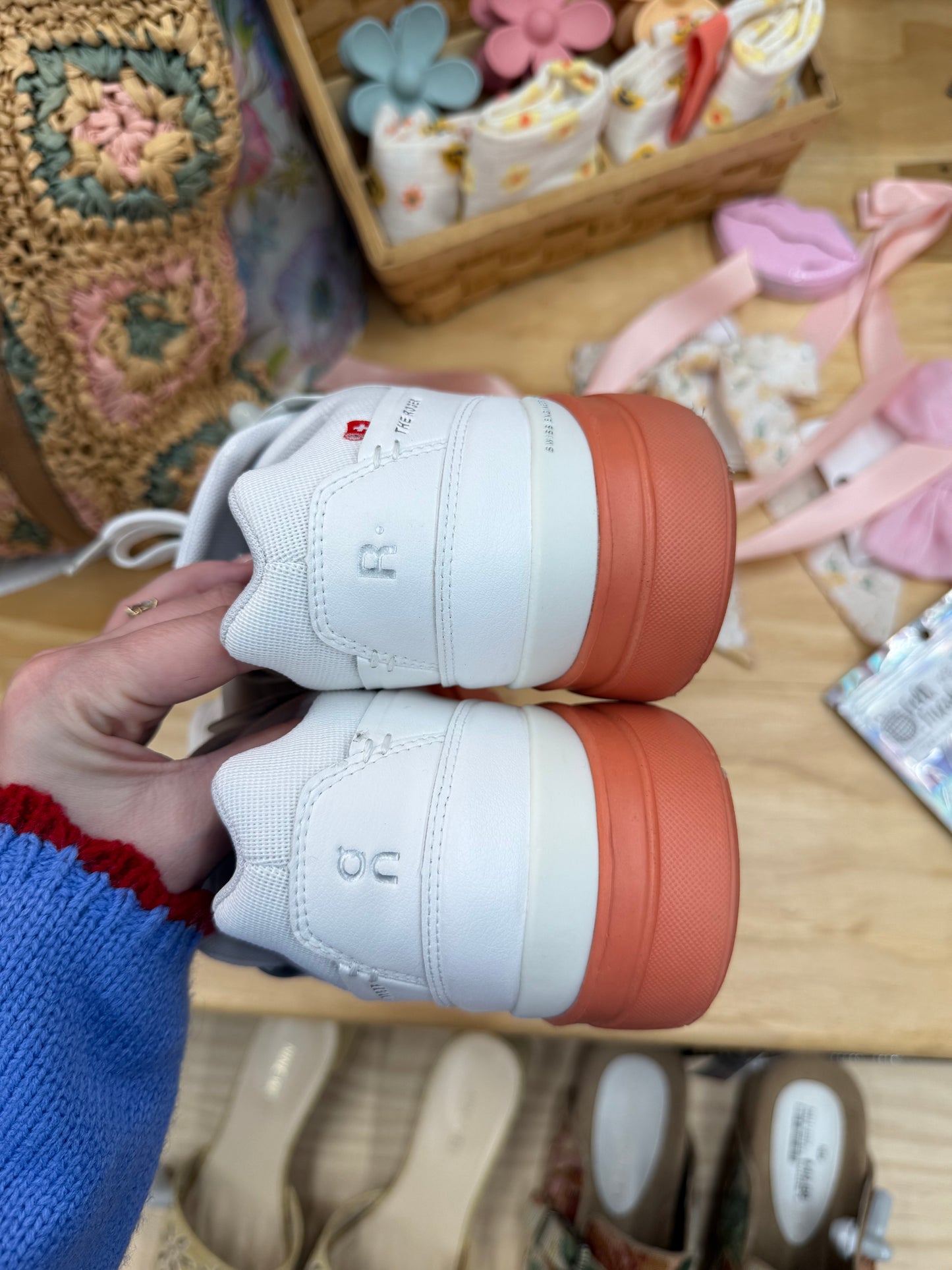 On Cloud men’s the Roger sneakers sz 10.5