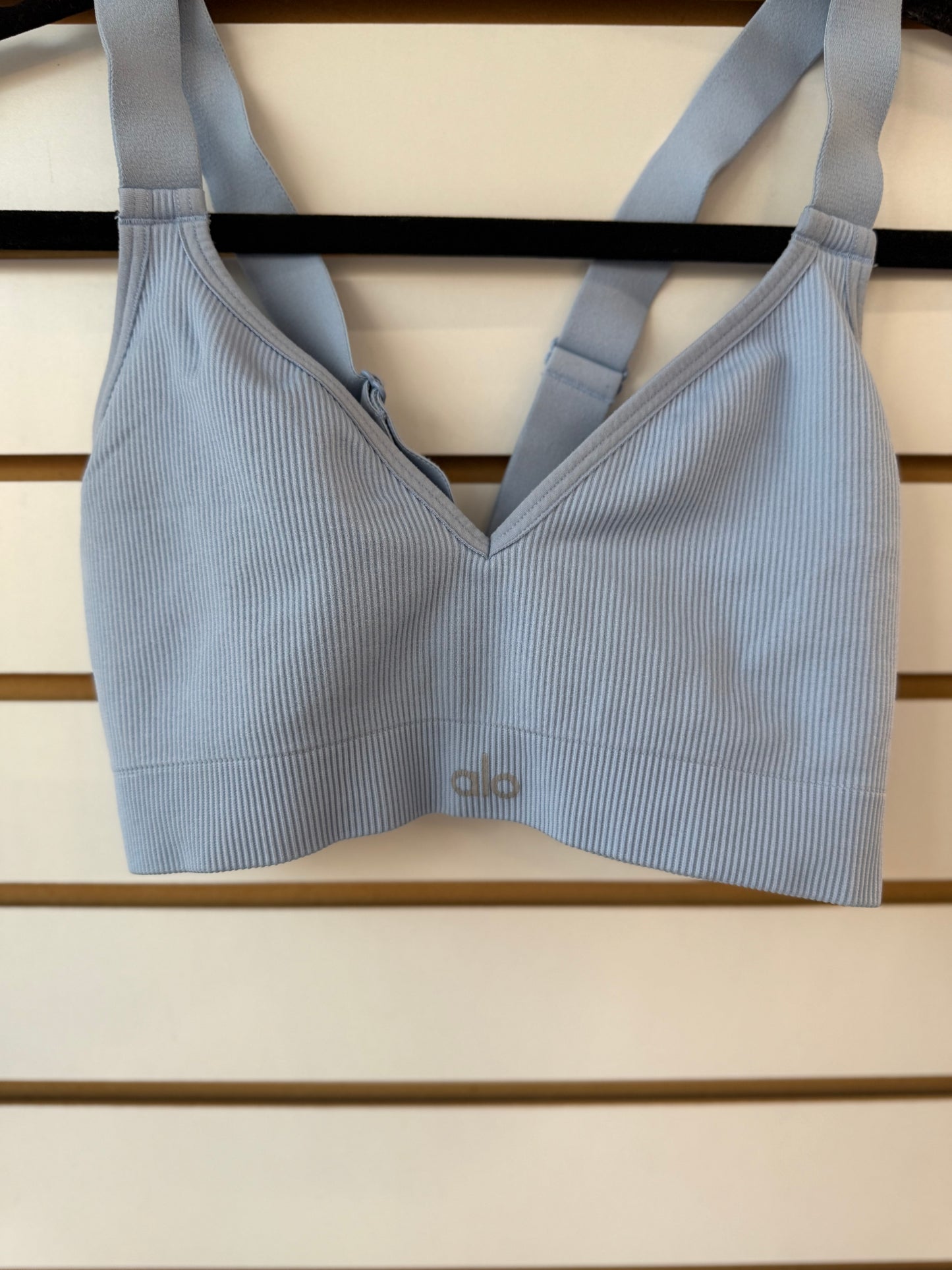 ALO Yoga light blue sports bra clasp closure size medium (small spot on inside)