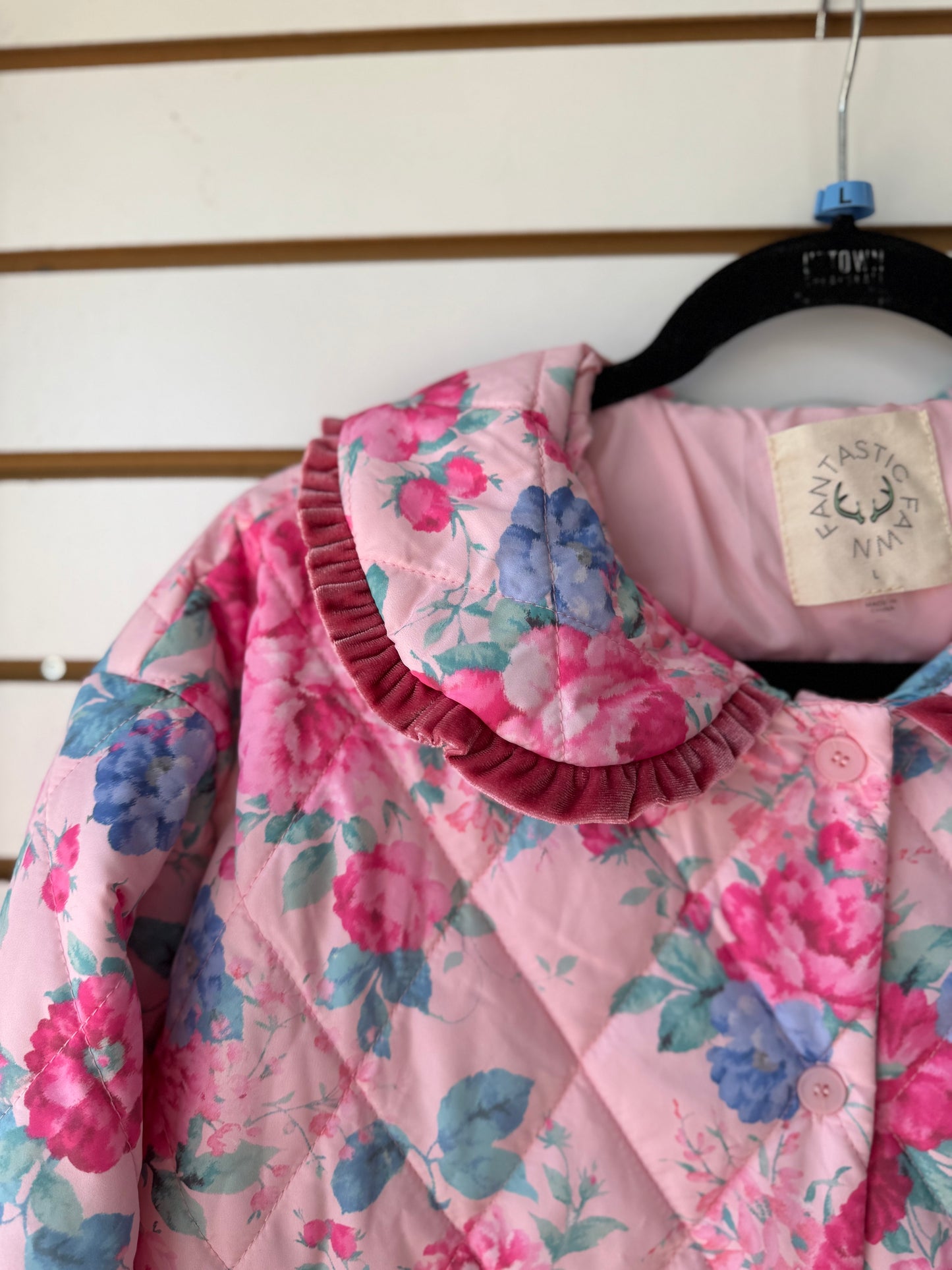 Fantastic Fawn pink floral quilted jacket size large