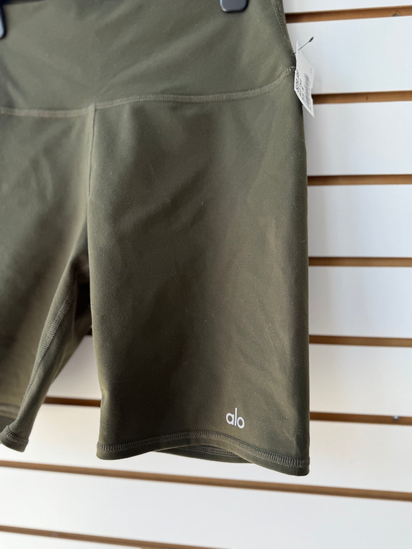 ALO Yoga green biker shorts size medium