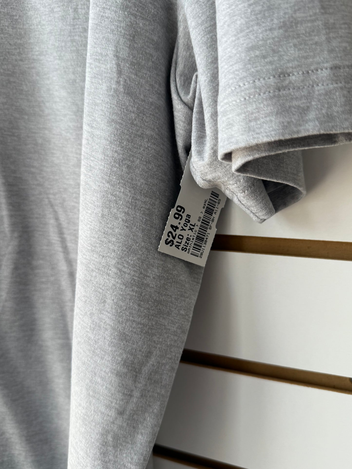 ALO Yoga men’s gray tee size extra large