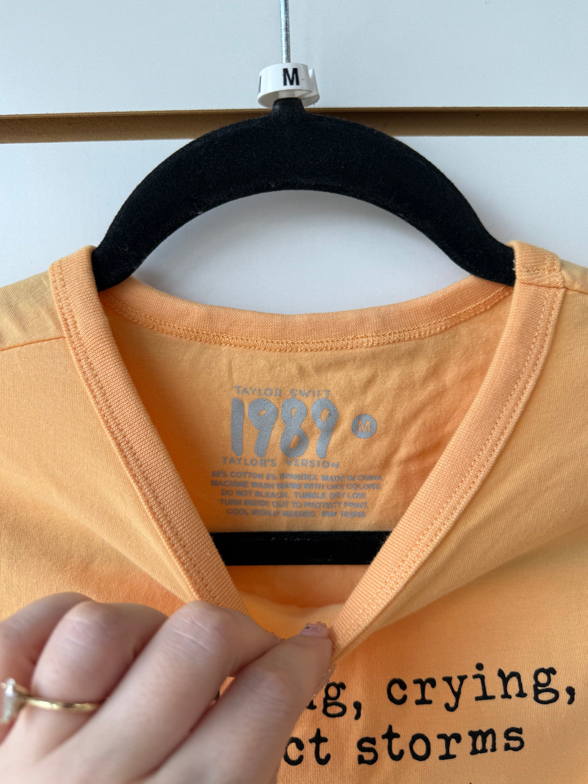 Taylor Swift 1989 screaming crying perfect storms orange cropped tee  size medium