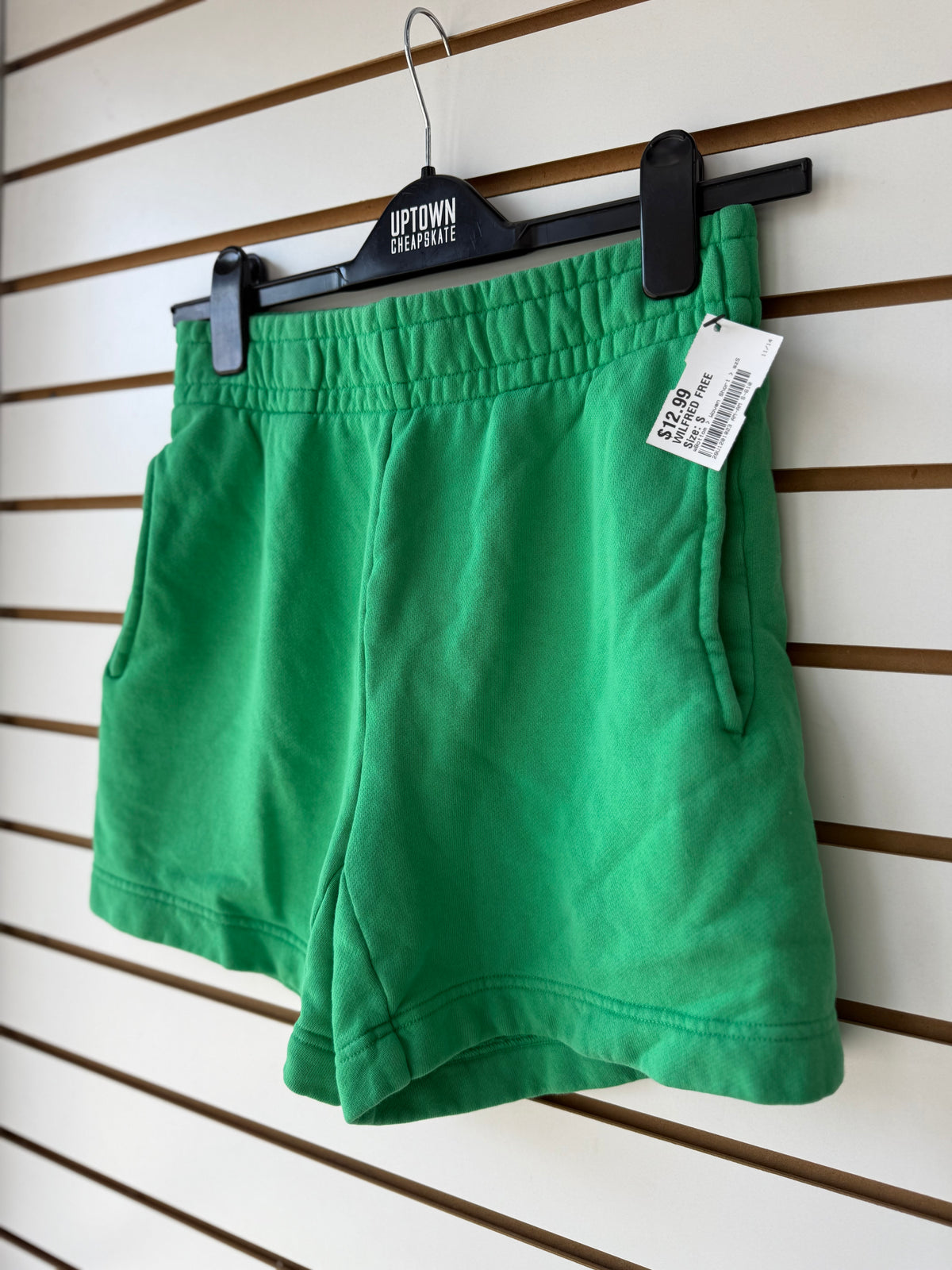 Wilfred Free Aritzia green sweat shorts size small