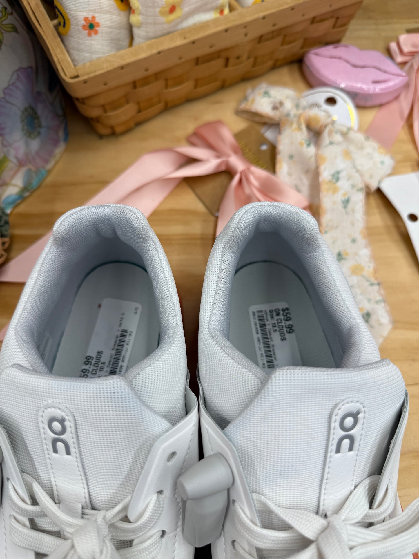 On Cloud men’s the Roger sneakers sz 10.5