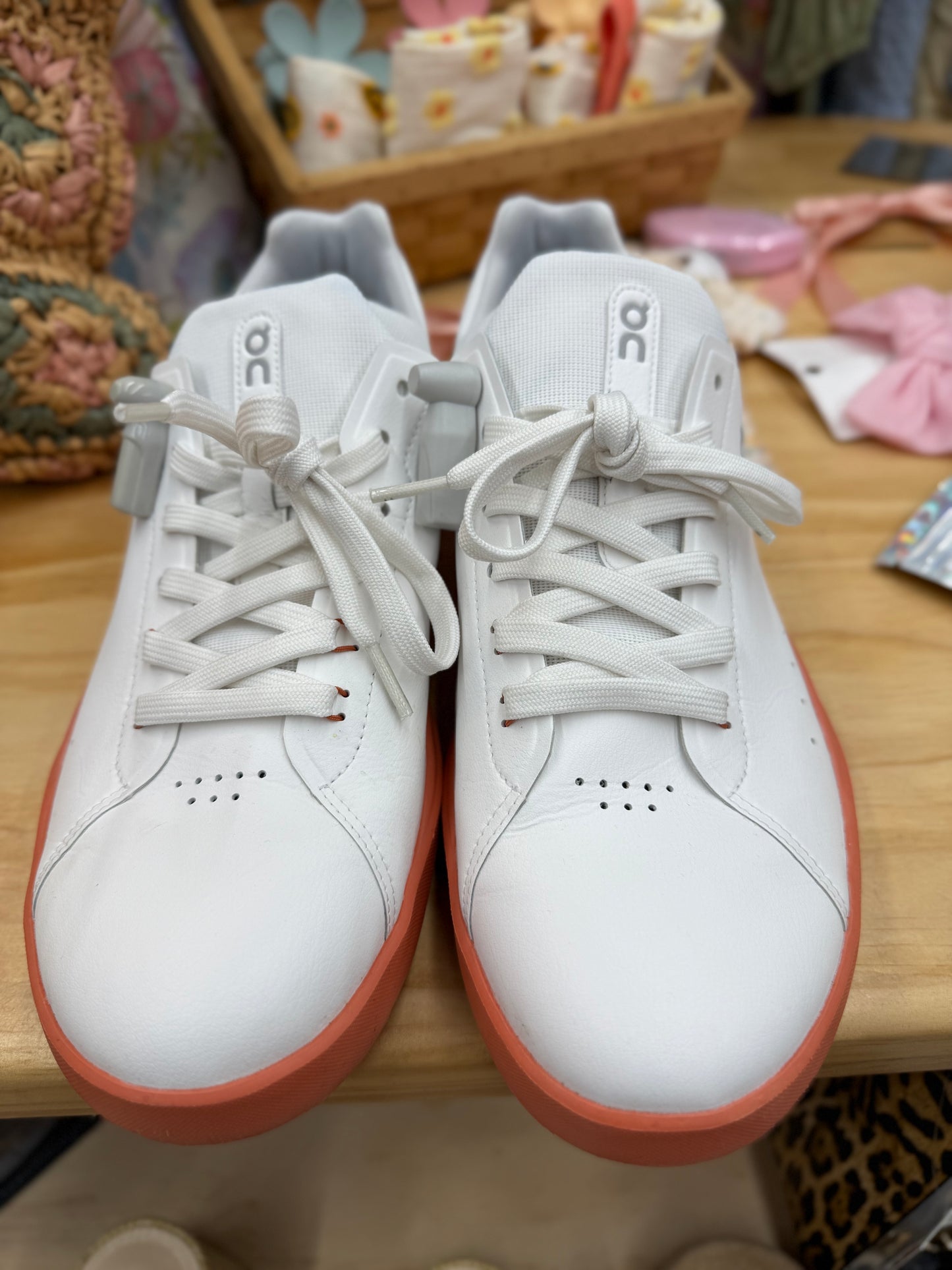 On Cloud men’s the Roger sneakers sz 10.5