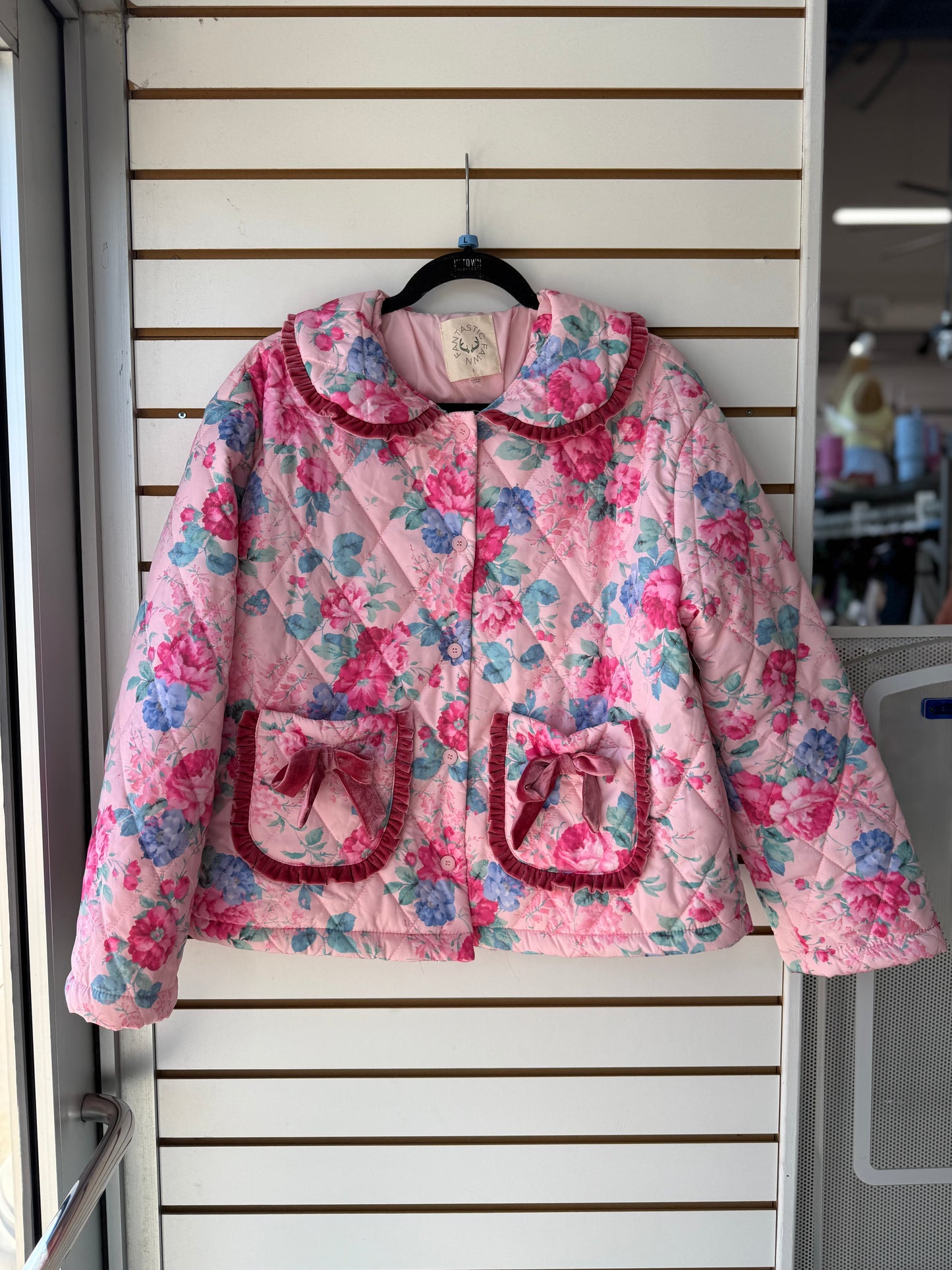 Fantastic Fawn pink floral quilted jacket size large