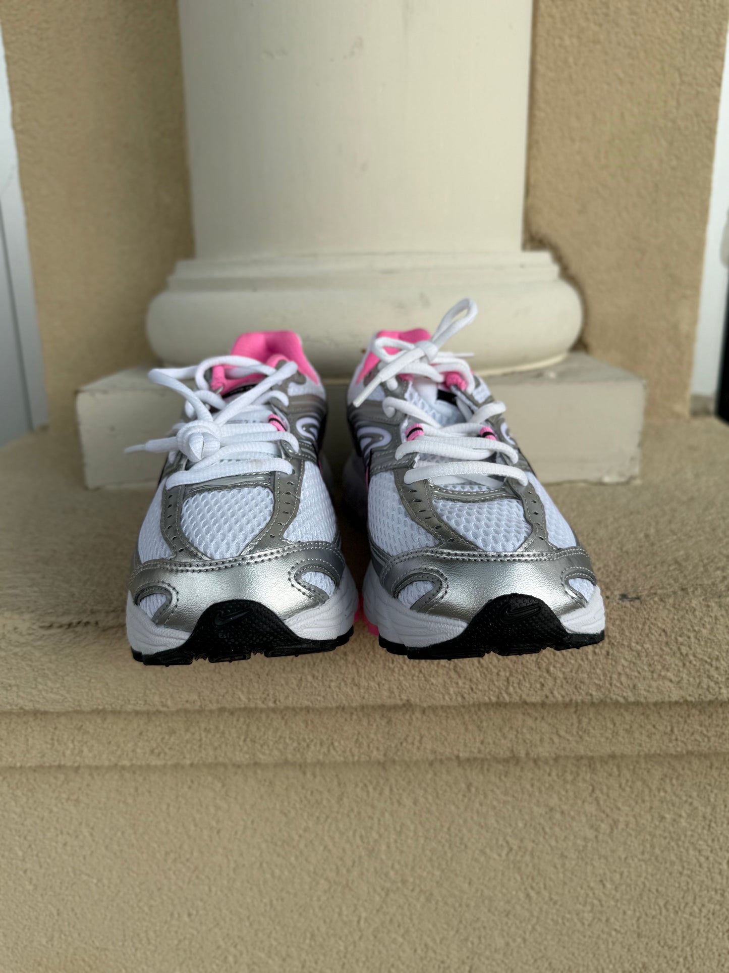 Nike Air Max Moto 2K Women's size 7, like-new
