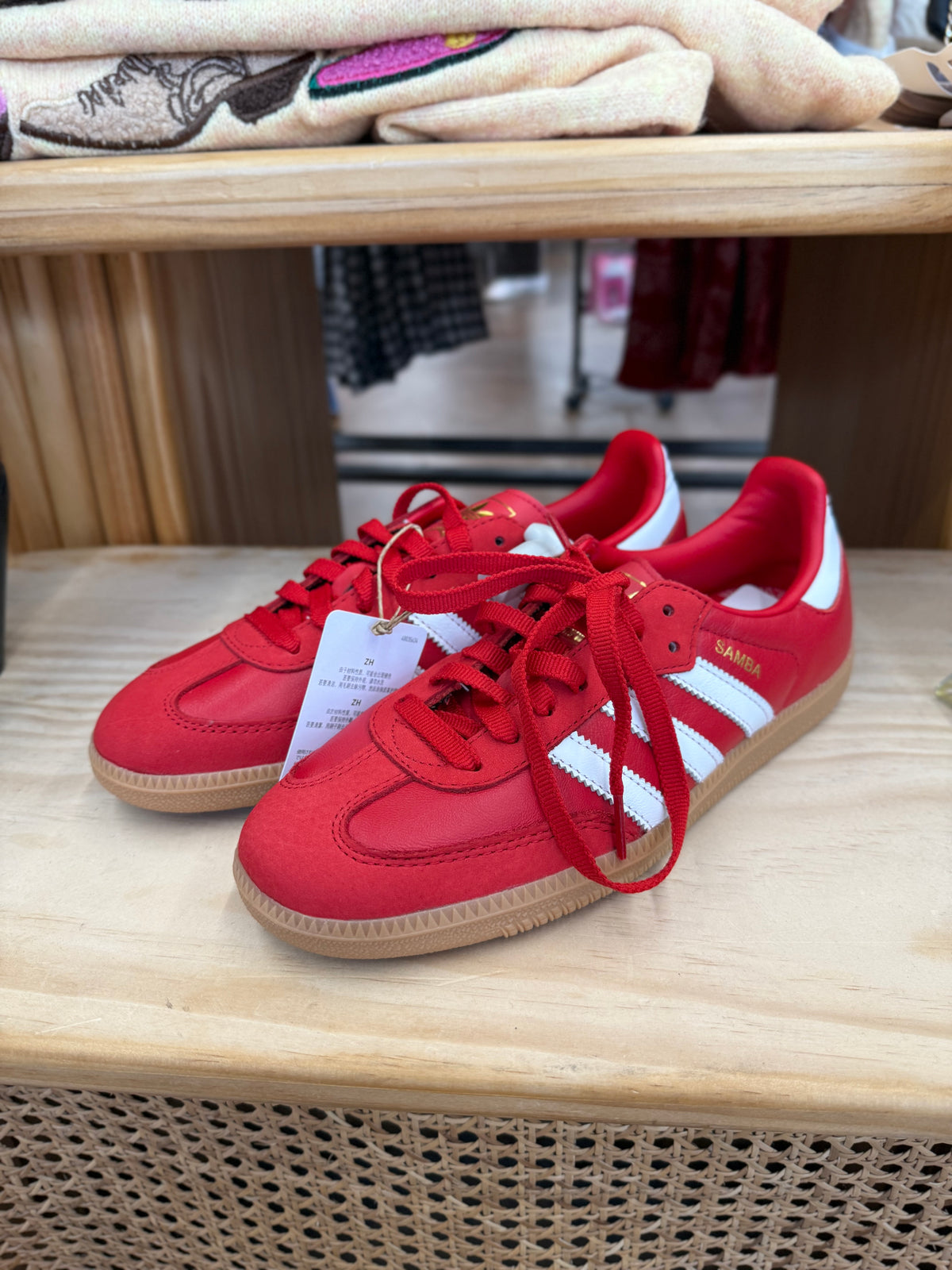 NWT Adidas red samba men’s size 8.5, women’s 10