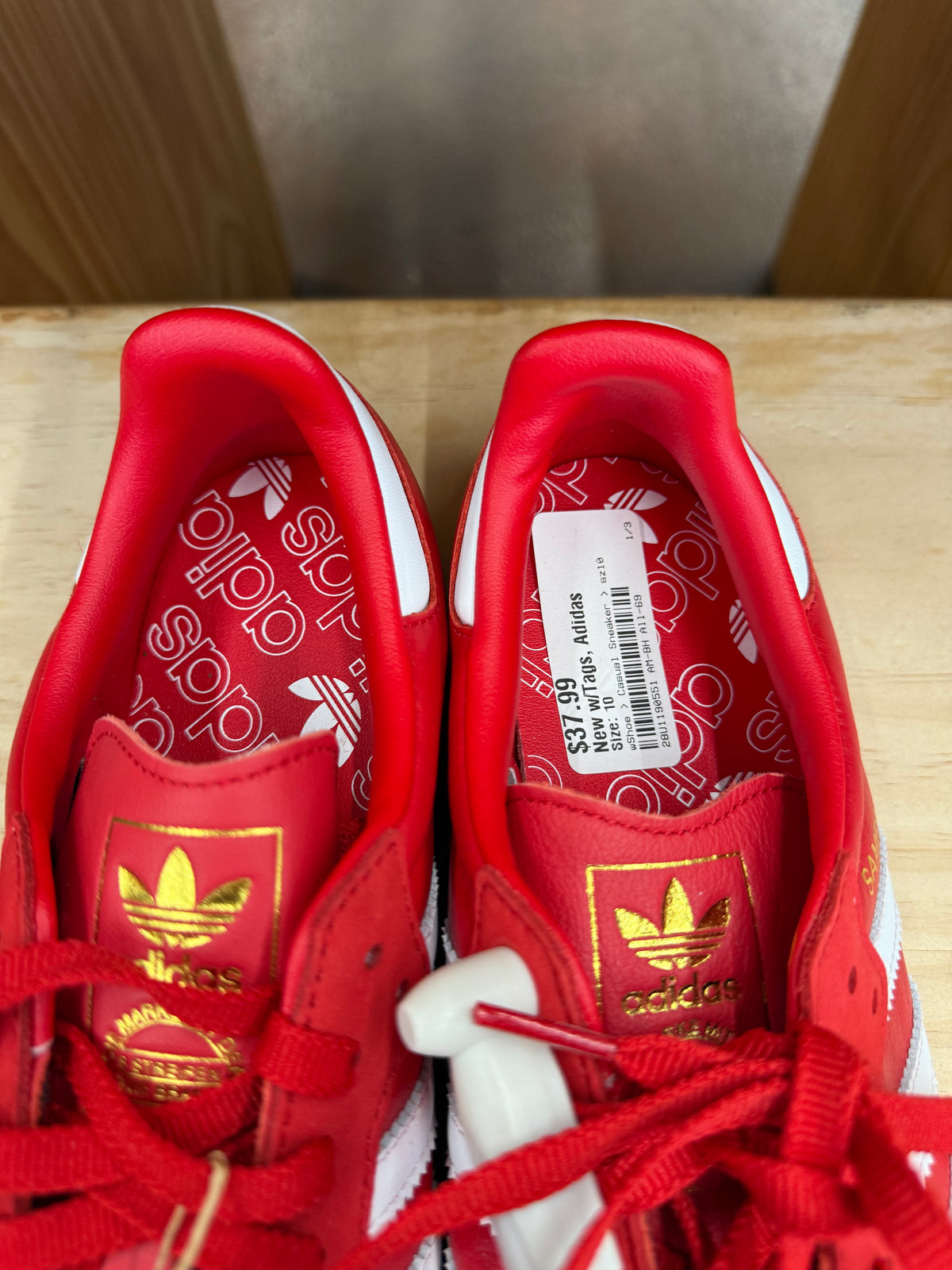 NWT Adidas red samba men’s size 8.5, women’s 10