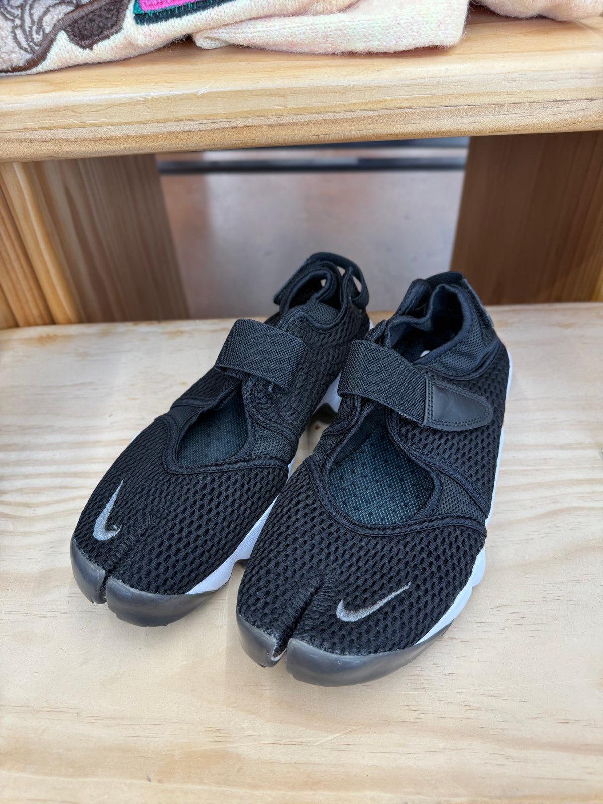 Nike Air Rift black sneakers size women’s 9