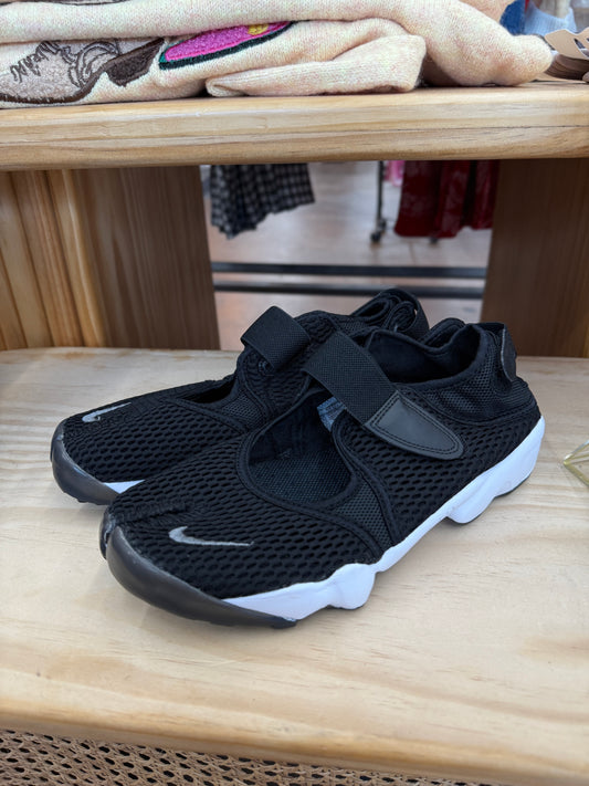 Nike Air Rift black sneakers size women’s 9