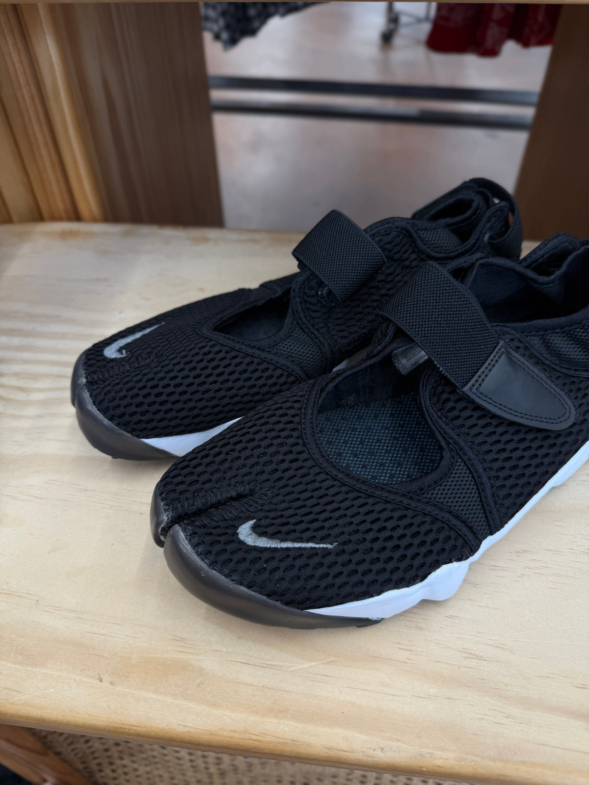 Nike Air Rift black sneakers size women’s 9