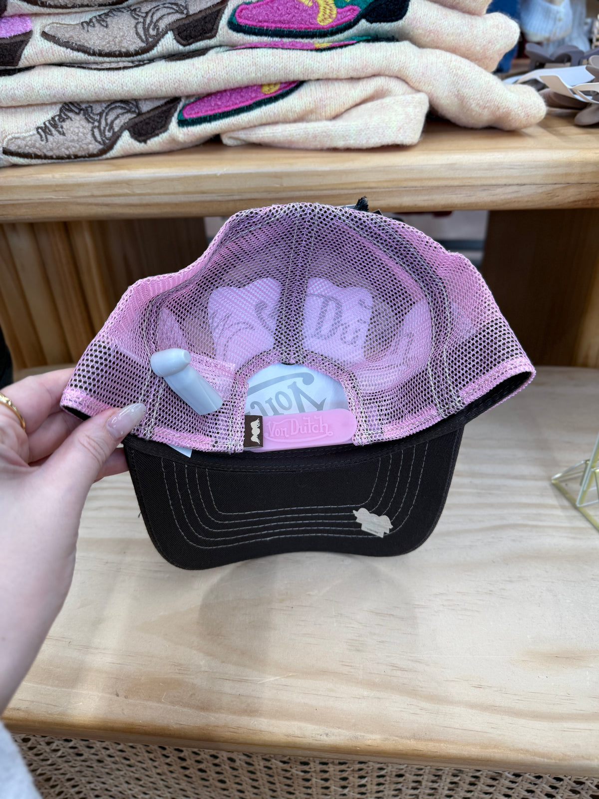 NWT Von Dutch trucker hat brown & pink