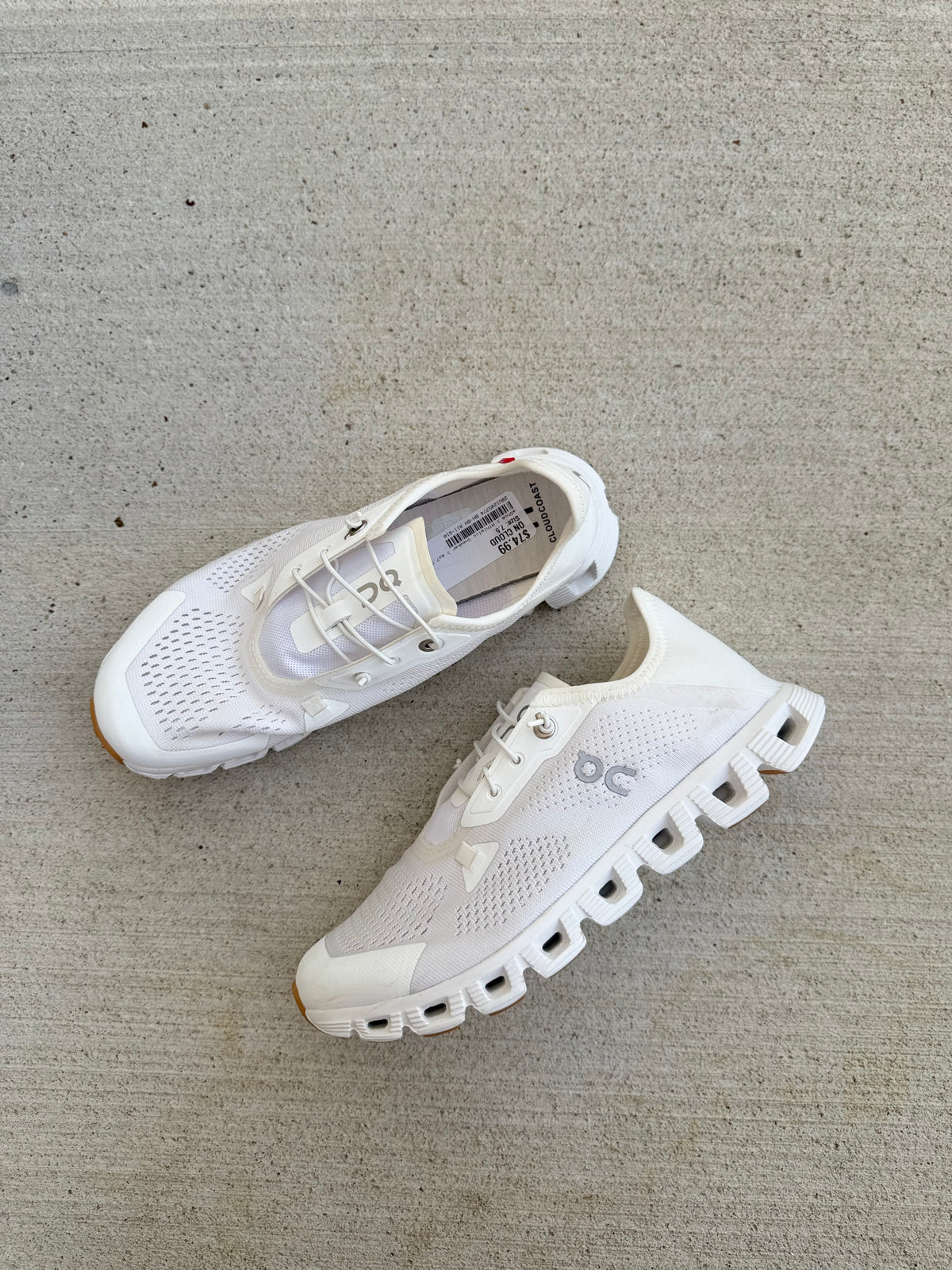 ON Cloud coast white sneakers women’s 7.5