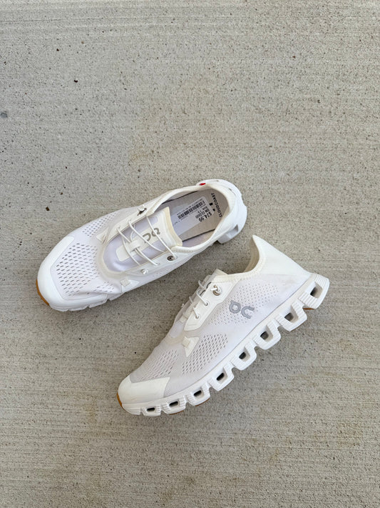 ON Cloud coast white sneakers women’s 7.5