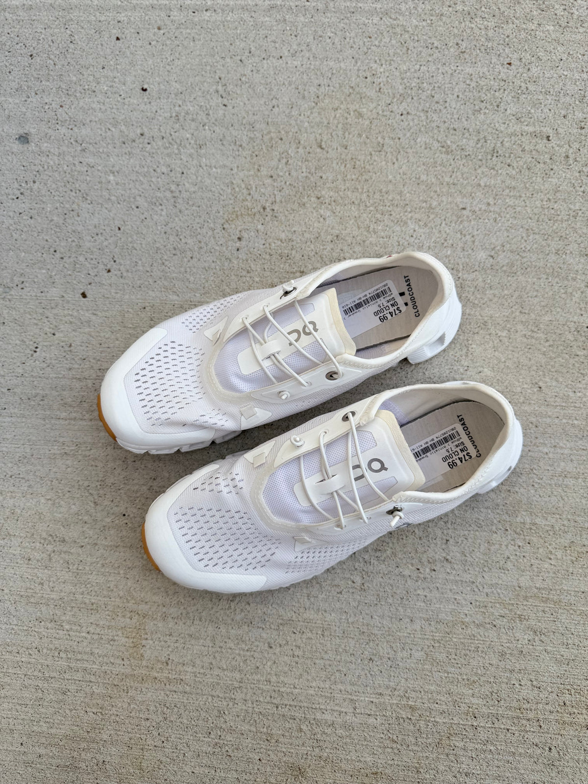 ON Cloud coast white sneakers women’s 7.5